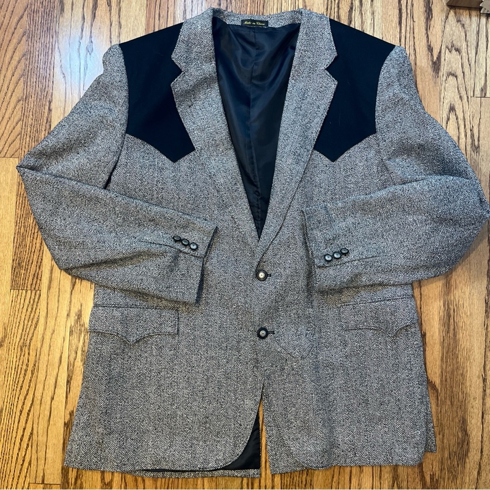 Men's Two-Tone Gray Sport Coat with Black Yoke - Classic Tailored Blazer